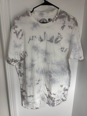 Affliction Men’s White & Gray Tie-Dye Short Sleeve Tee